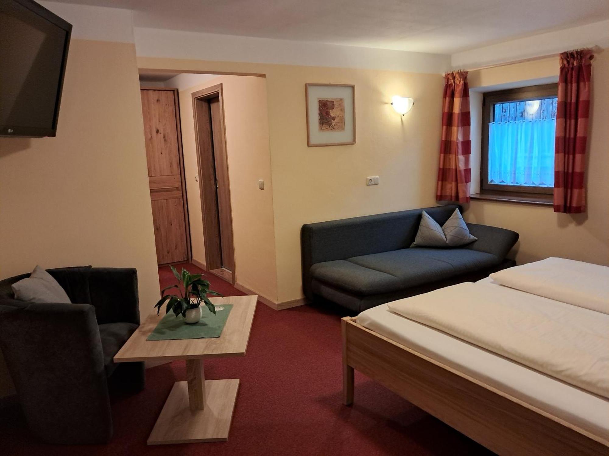 Hotel Garni Edelweiss Siegsdorf Exterior photo
